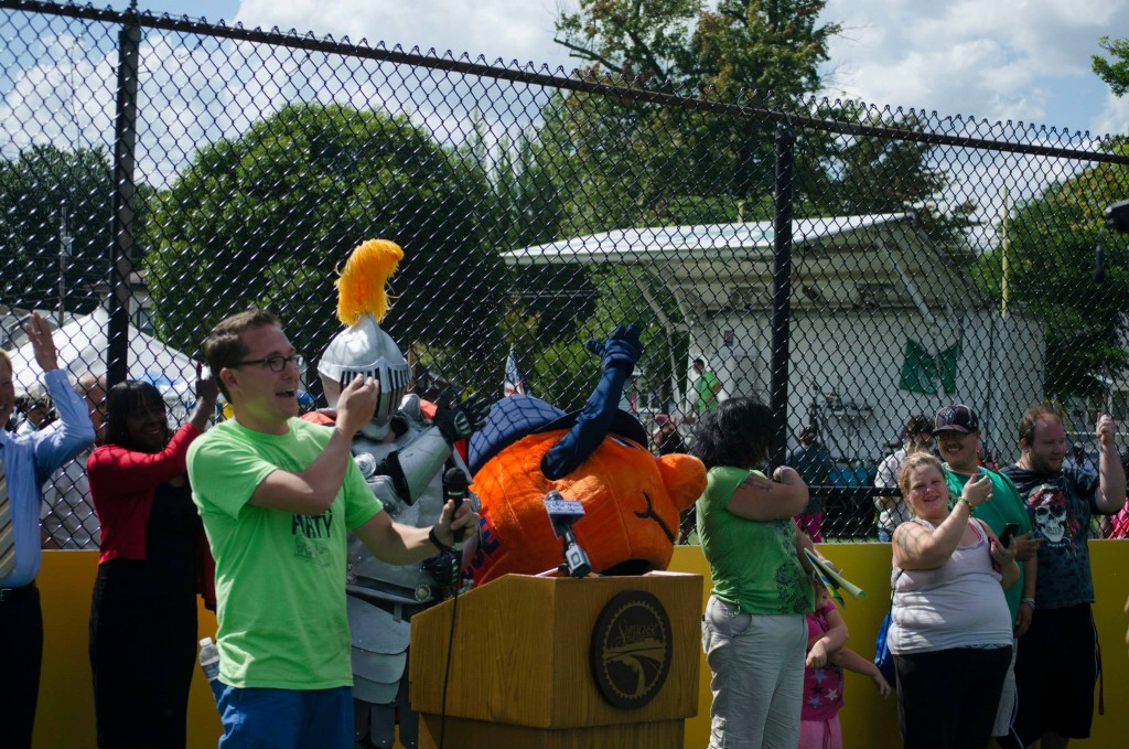 NWS Box Soccer Court_Salt Throwing