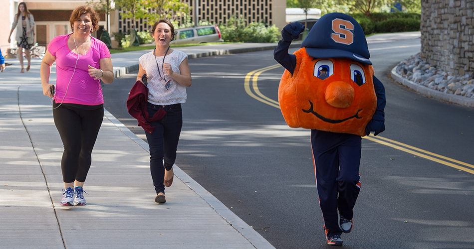 Otto and two women running