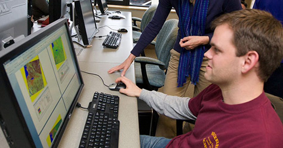 Student working in the G.I.S. lab