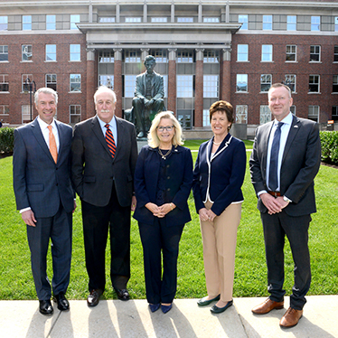 Cheney group photo with Lincoln