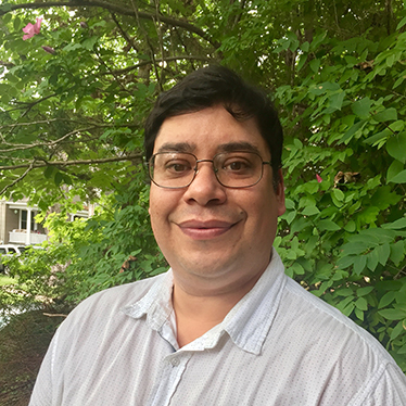 Headshot of Alumnus Ricardo Mena