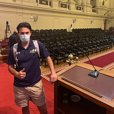 Student Rohan Popenoe gives thumbs up in the Convecion Constitutional de Chile