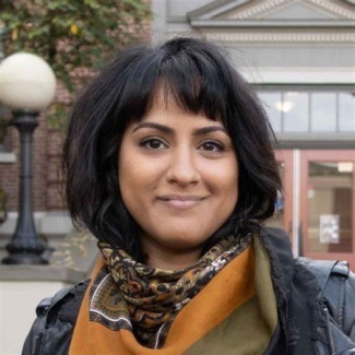 Azadeh Ghanizadeh headshot